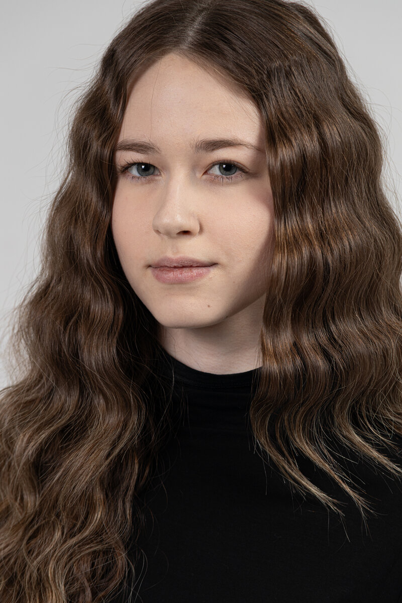 Example of a clean headshot - female model